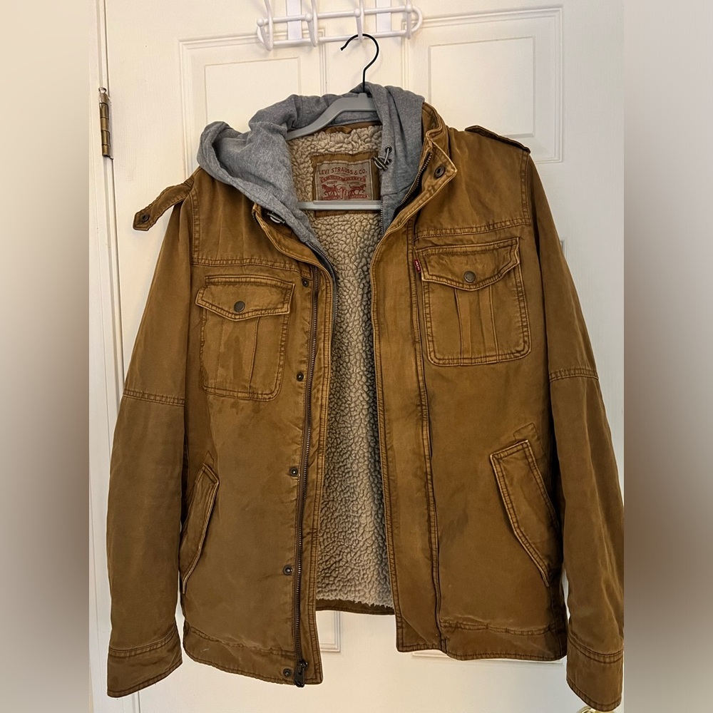 Levi’s hooded winter coat. Super comfy and soft. Never worn. Excellent condition